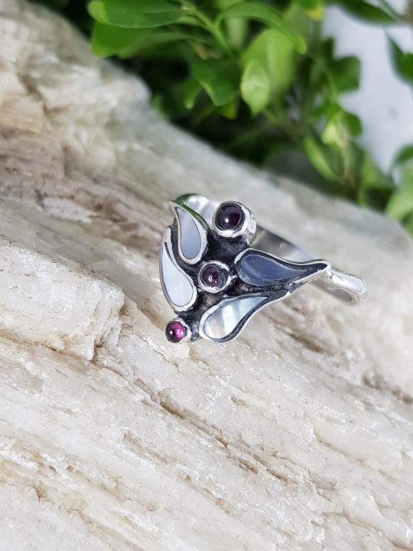 Ring 925Er Mit Granat & Perlmutt Ring 925Er Mit Granat & Perlmutt von EdlesGeschmeideWelt