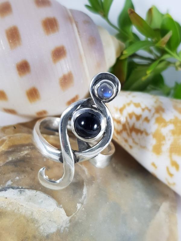 Ring 925Er Silber Mit Onyx Und Regenbogenmondstein Ring 925Er Silber Mit Onyx Und Regenbogenmondstein von EdlesGeschmeideWelt