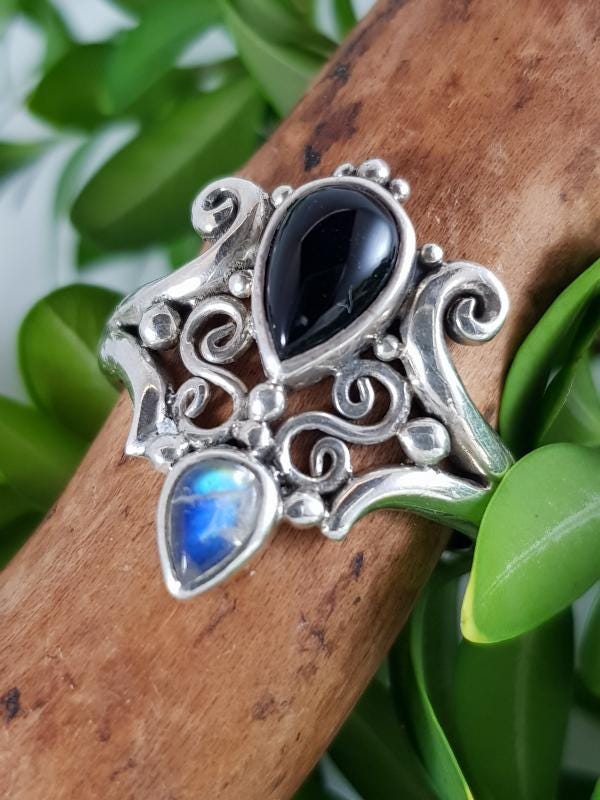 Ring 925Er Silber Mit Onyx & Regenbogenmondstein Ring 925Er Silber Mit Onyx & Regenbogenmondstein von EdlesGeschmeideWelt