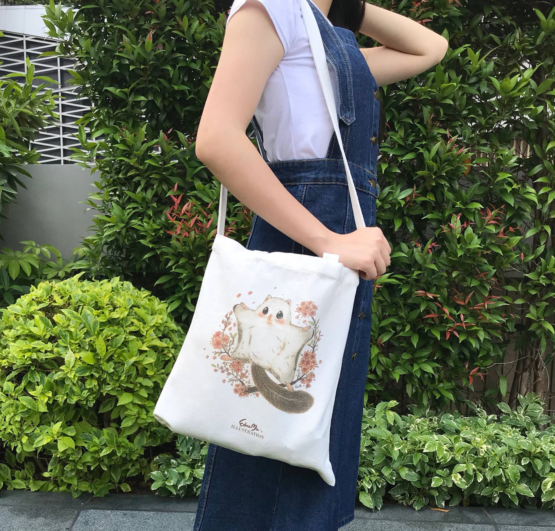 Fliegen Eichhörnchen Canvas-Taschen | Kirschblüten Geschenk Für Sie Fliegen Eichhörnchen Canvas-Taschen | Kirschblüten Geschenk Für Sie von Ednaillustration