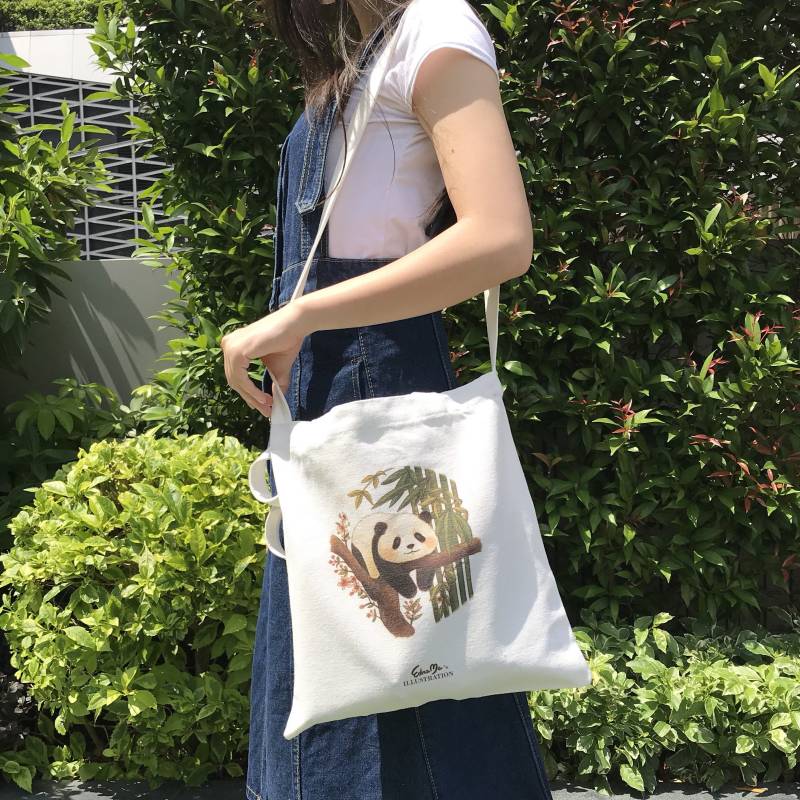 Schlafender Panda Canvas Taschen | Lange Und Kurze Griffe Accessoires Für Freizeitkleidung Geschenk Sie von Ednaillustration