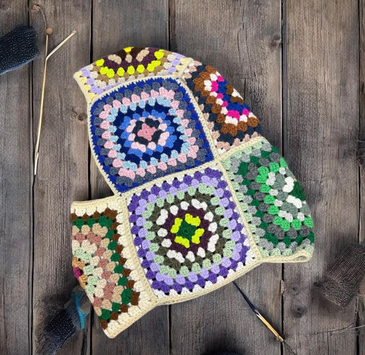 Gehäkelte Balaclava, Oma Quadrat Handgestrickte Wintermütze, Boho Balaclava, Pastell Beanie, Gehäkelte Ski-Gesichtsmaske, Schneemaske von EdsHandwerk