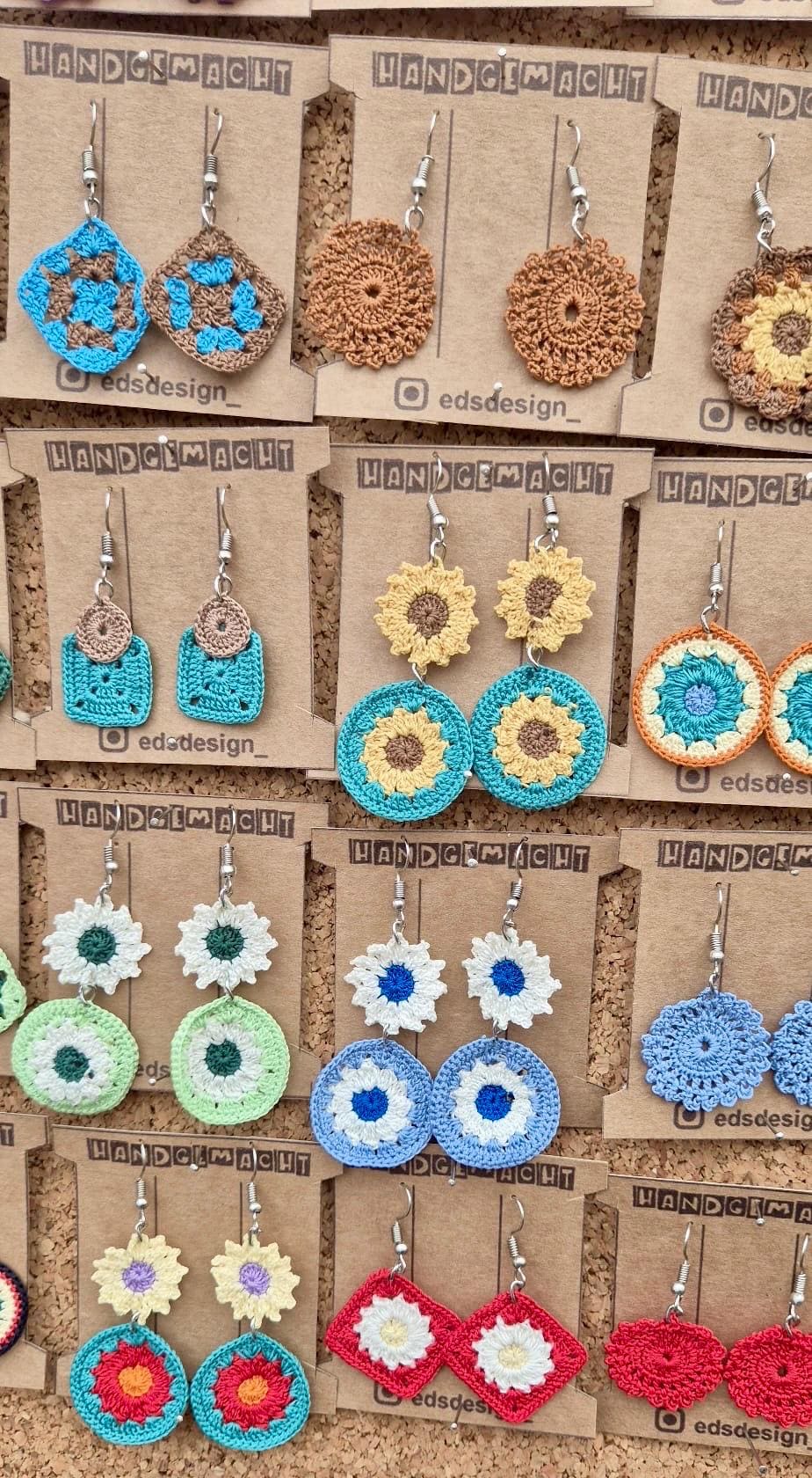 Handgemachte Gehäkelte Blumen Ohrringe, Schmuck Handarbeit Ohrringe, Rose Strick Ohrringe, Oma-Quadrat-Häkelohrringe von EdsHandwerk