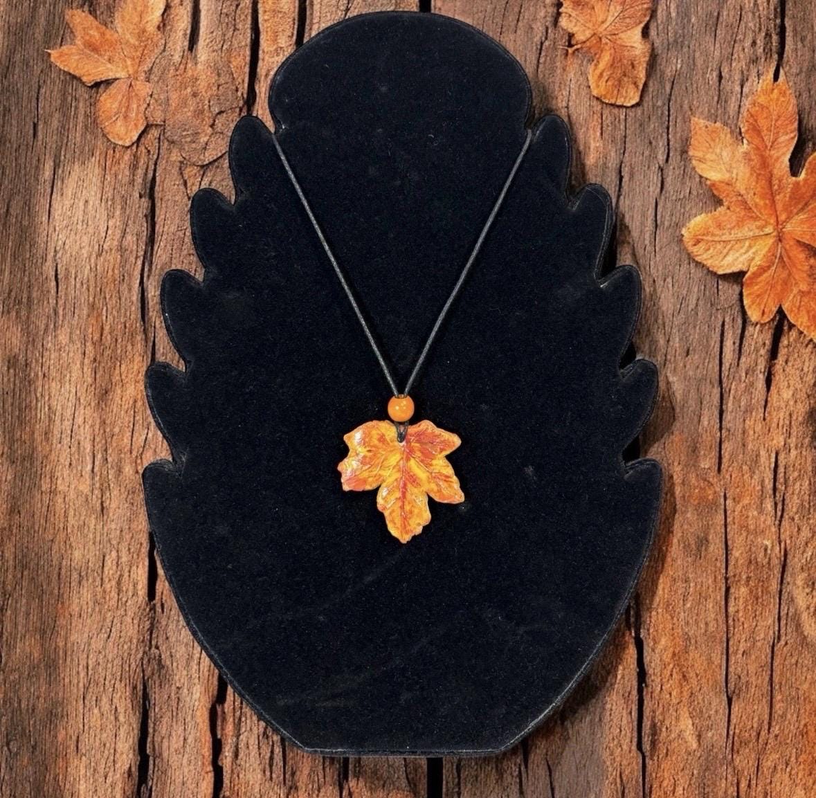 Keramik Blatt, Blume, Flugzeugblatt Baumblatt Halskette, Herz Geschenk Porzellan Halskette Schmuck Weihnachten Geschenk, Holz von EdsHandwerk