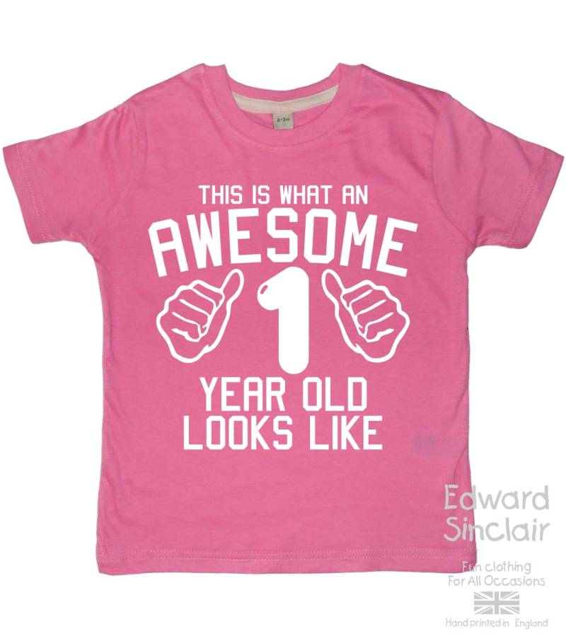 So Sieht Ein Tolles 1-Jähriges Aus. Mädchen 1. Geburtstag T-Shirt Mit Weißem Glitzer Print von EdwardSinclair