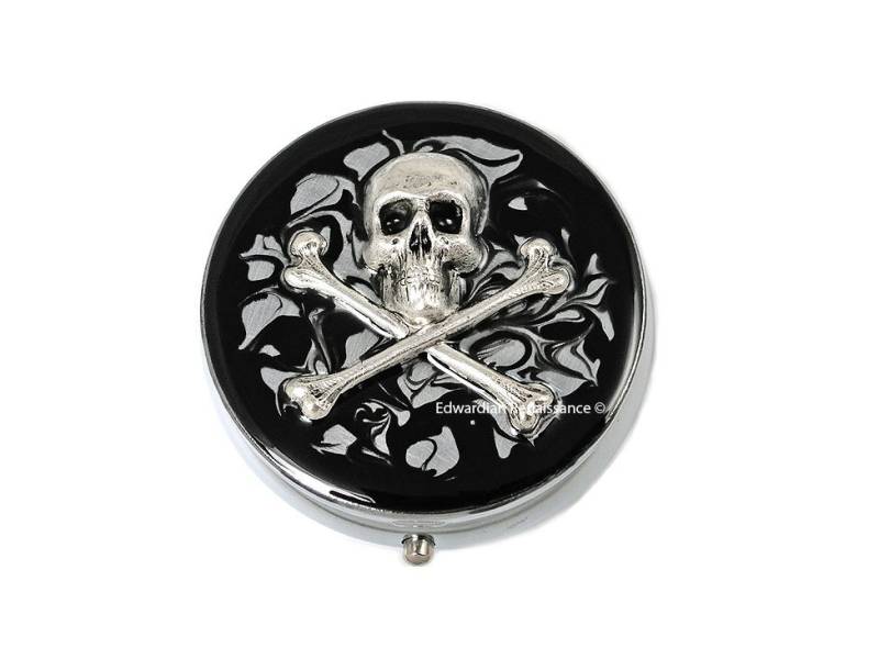Gothic Totenkopf Pillendose Handbemaltes Emaille, Personalisiertes Etui von EdwardianRenaissance