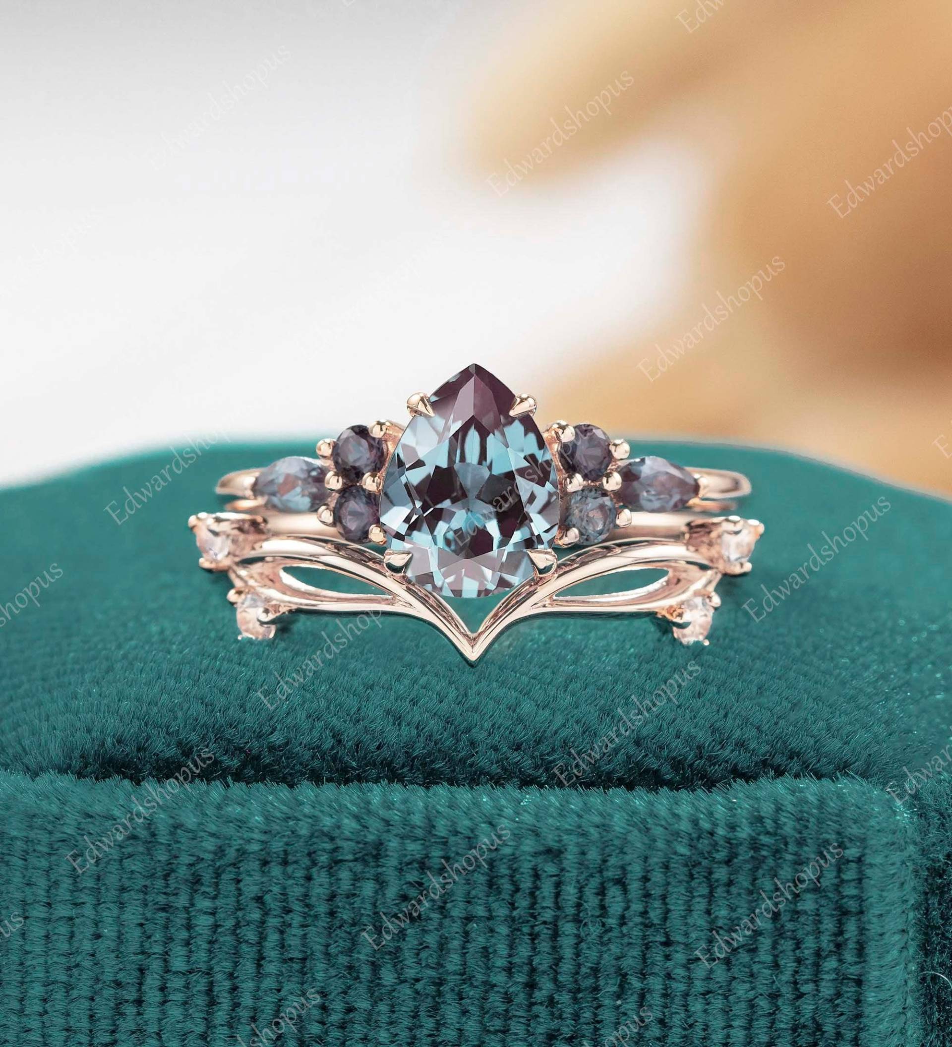 Alexandrit Verlobungsring Set Vintage Birnenform Frauen Roségold Unikat Moissanit Brautschmuck Marquiseschliff Diamant Hochzeitsgeschenk Für Sie Alexandrit Verlobungsring Set Vintage Birnenform Frauen Roségold Unikat Moissanit Brautschmuck Marquiseschliff Diamant Hochzeitsgeschenk Für Sie von Edwardshopus