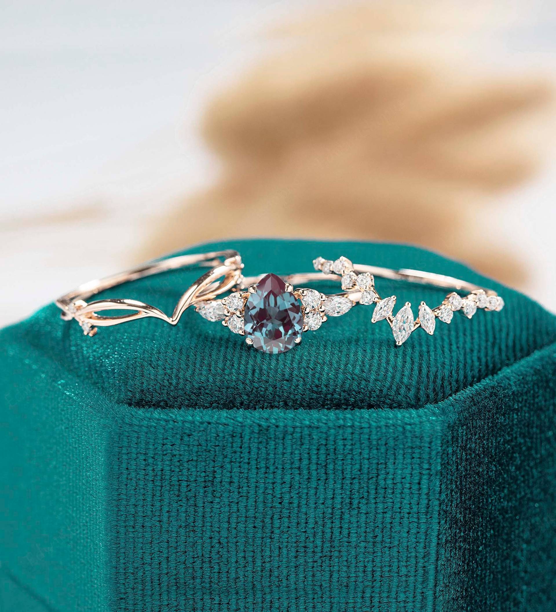 Alexandrit Verlobungsring Einzigartiger Vintage Moissanite Tropfenförmiger Roségold Marquiseschliff Frauen Diamant Art Deco Brautschmuck Alexandrit Verlobungsring Einzigartiger Vintage Moissanite Tropfenförmiger Roségold Marquiseschliff Frauen Diamant Art Deco Brautschmuck von Edwardshopus