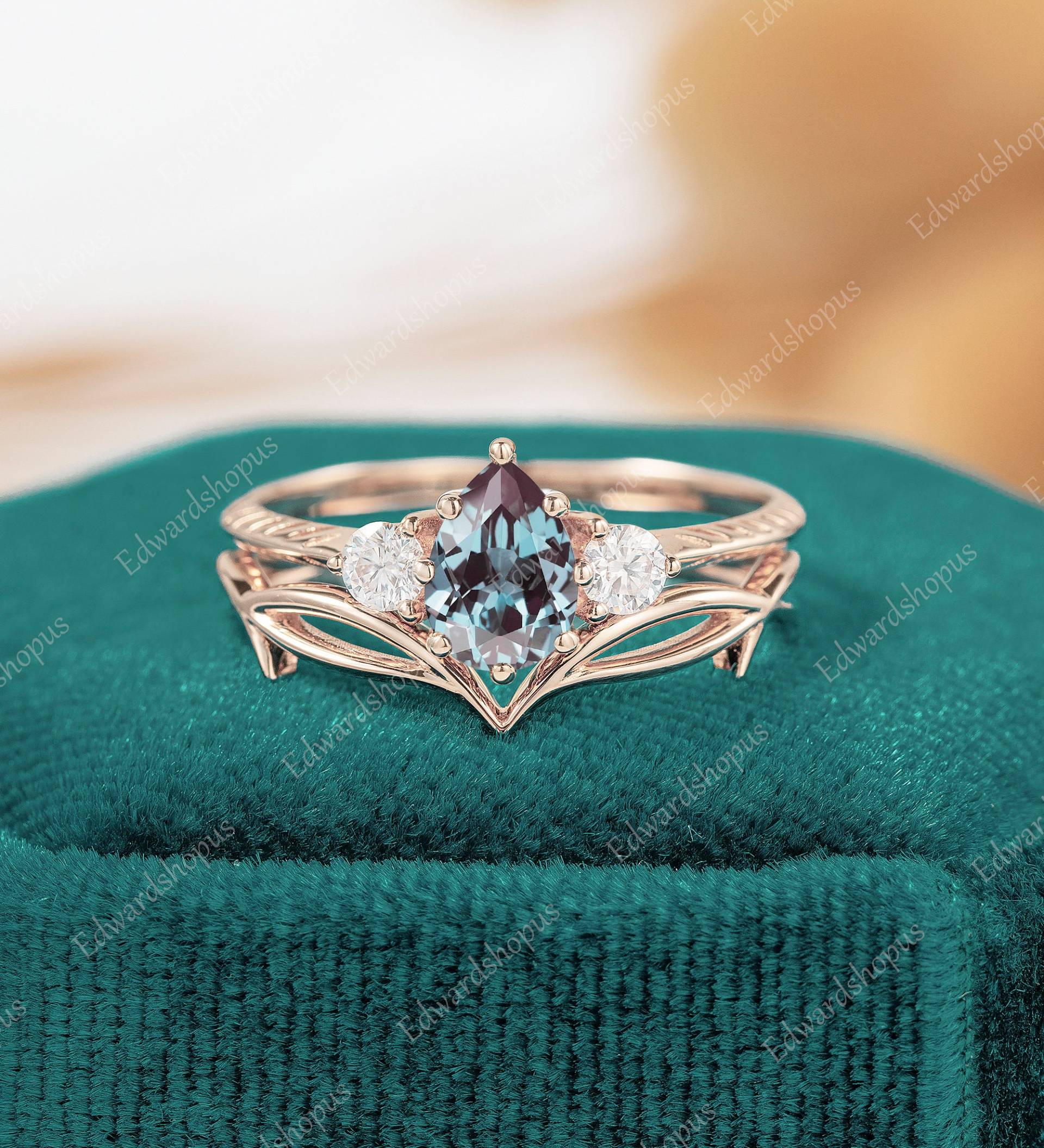 Birnenförmiger Alexandrit Verlobungsring Set Vintage Frauen Roségold Unikat Diamant Ehering Brautset Jahrestag Art Deco Ring von Edwardshopus