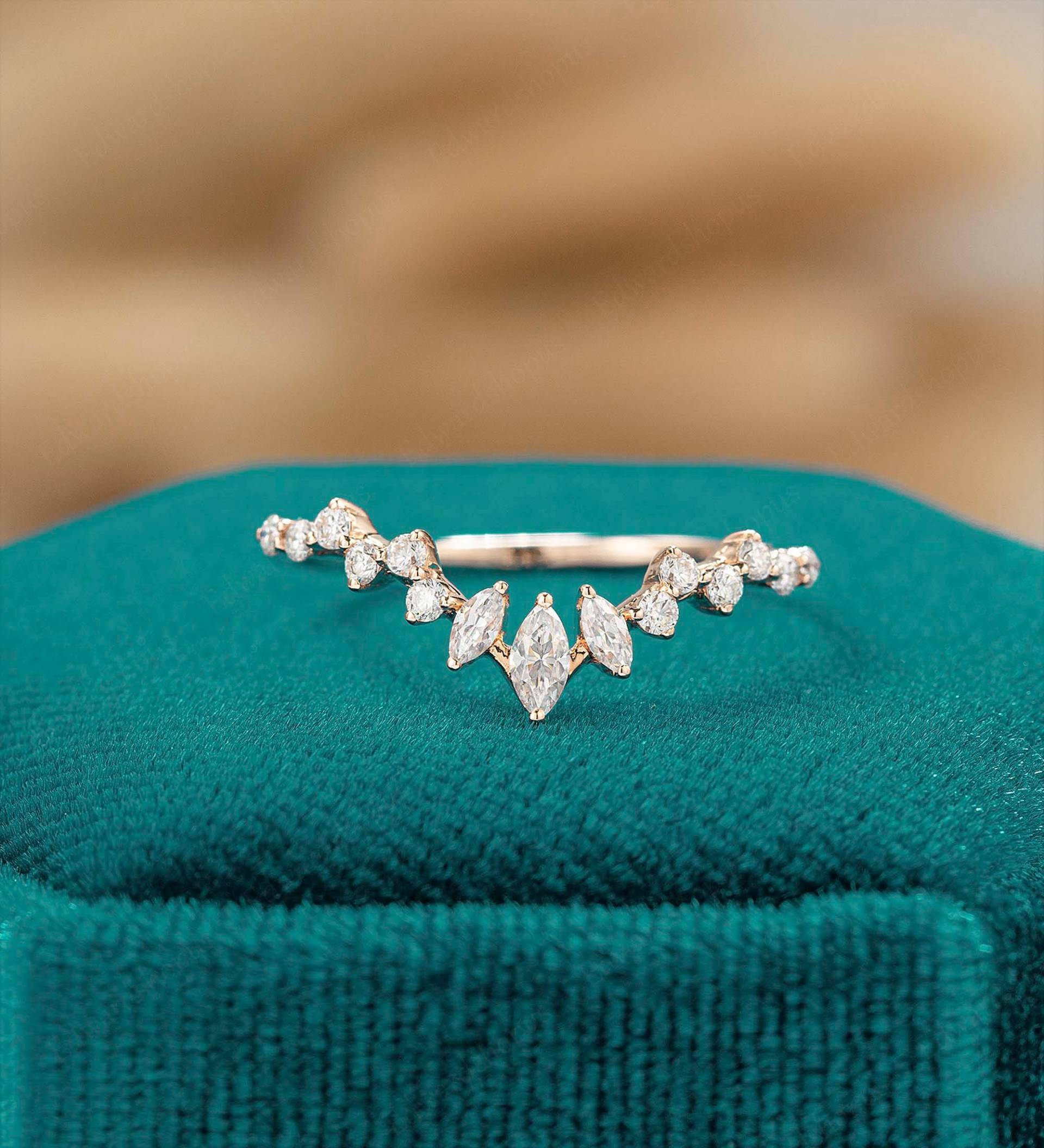 Moissanit Trauring Frauen Vintage Geschwungener Ehering Halbe Ewigkeit Rosegold Marquiseschliff Stapeldiamant Geschenk Für Sie Moissanit Trauring Frauen Vintage Geschwungener Ehering Halbe Ewigkeit Rosegold Marquiseschliff Stapeldiamant Geschenk Für Sie von Edwardshopus