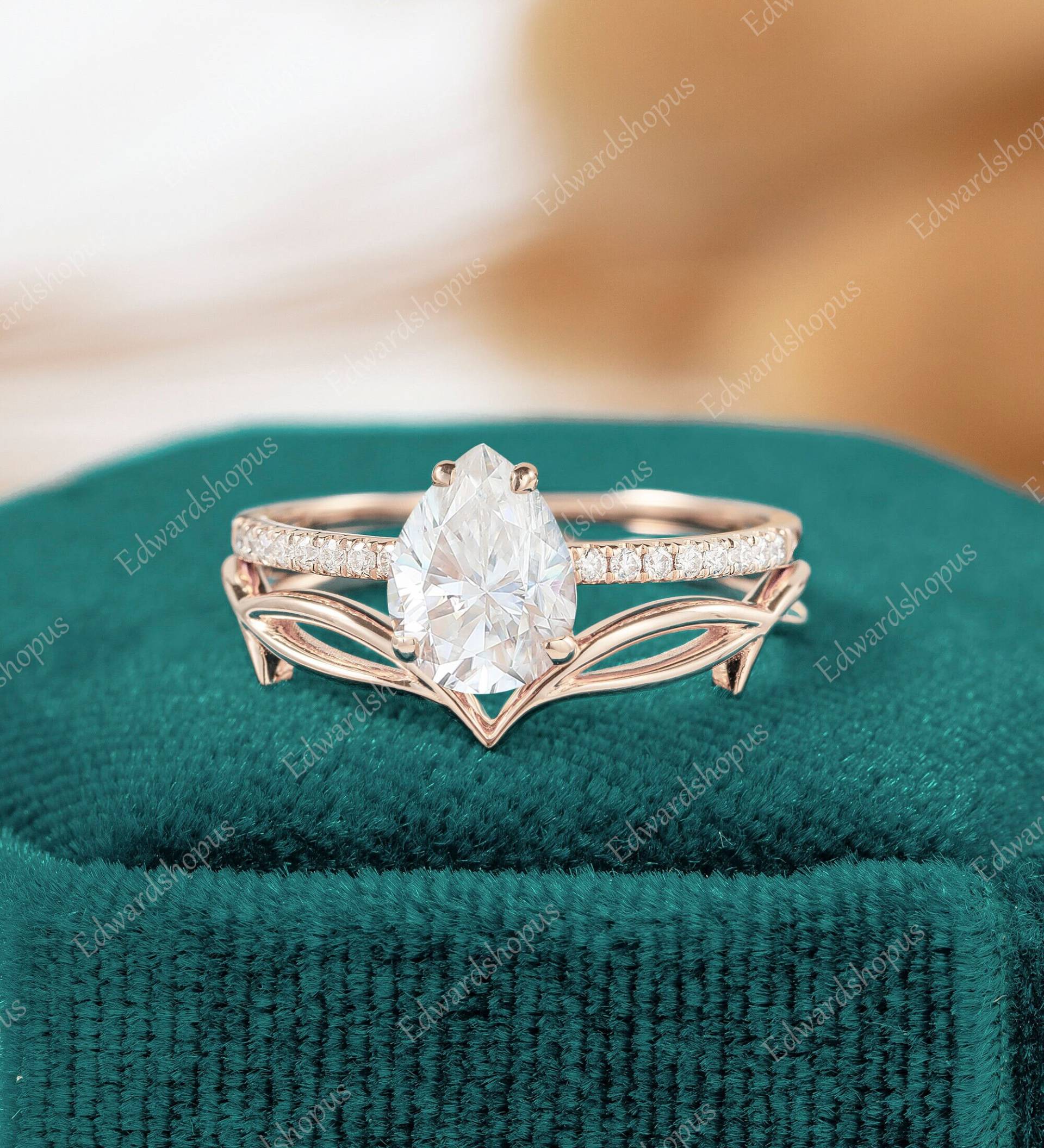 Moissanite Verlobungsring Set Vintage Birnenform Roségold Frauen Art Deco Birnenschliff Diamant Hochzeit Brautschmuck Moissanite Verlobungsring Set Vintage Birnenform Roségold Frauen Art Deco Birnenschliff Diamant Hochzeit Brautschmuck von Edwardshopus