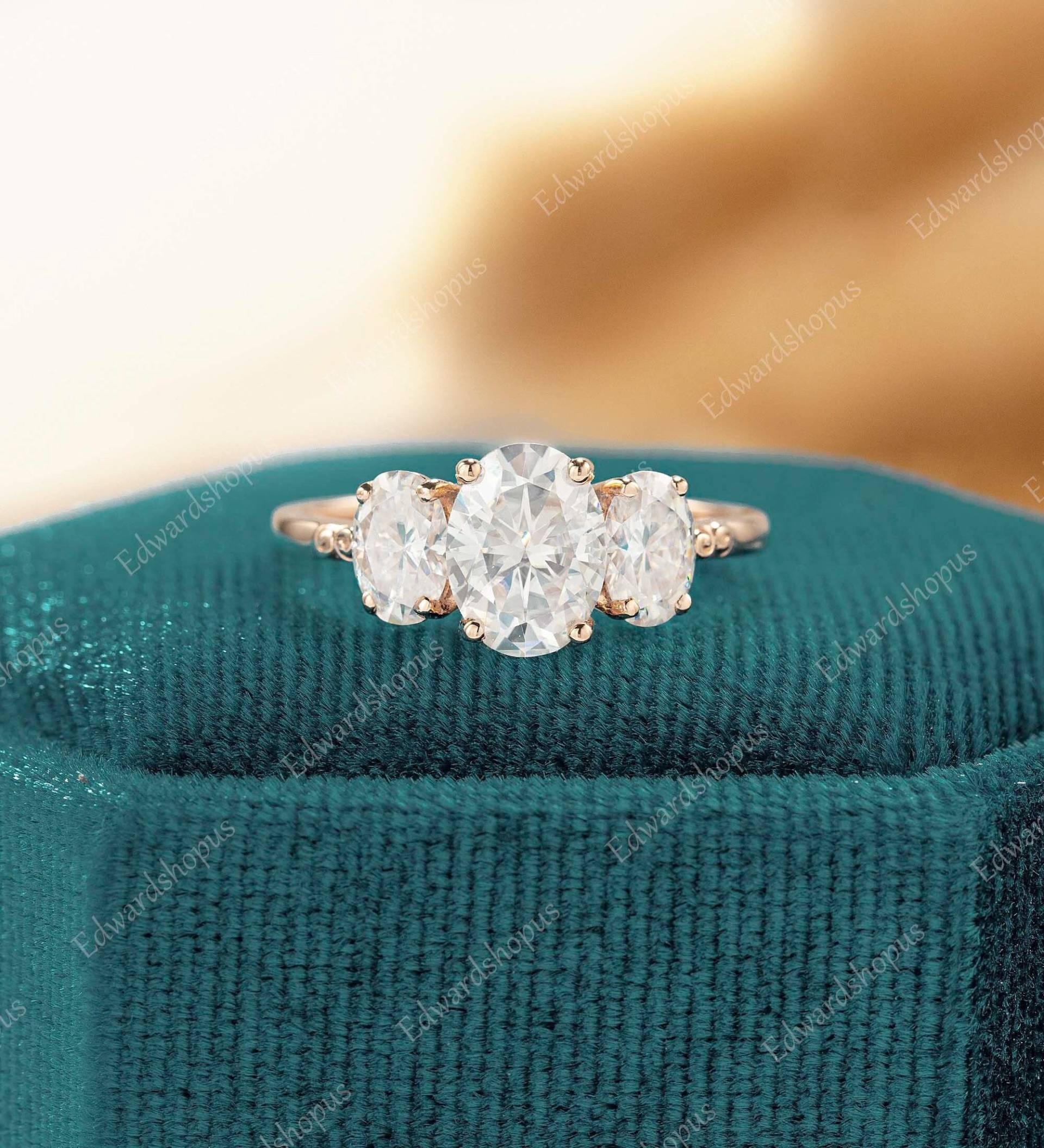 Ovaler Geschnittener Moissanit Verlobungsring Vintage Rosegold Unikat Frauen Art Deco Drei Steine Braut Jahrestag Geschenk Für Sie von Edwardshopus