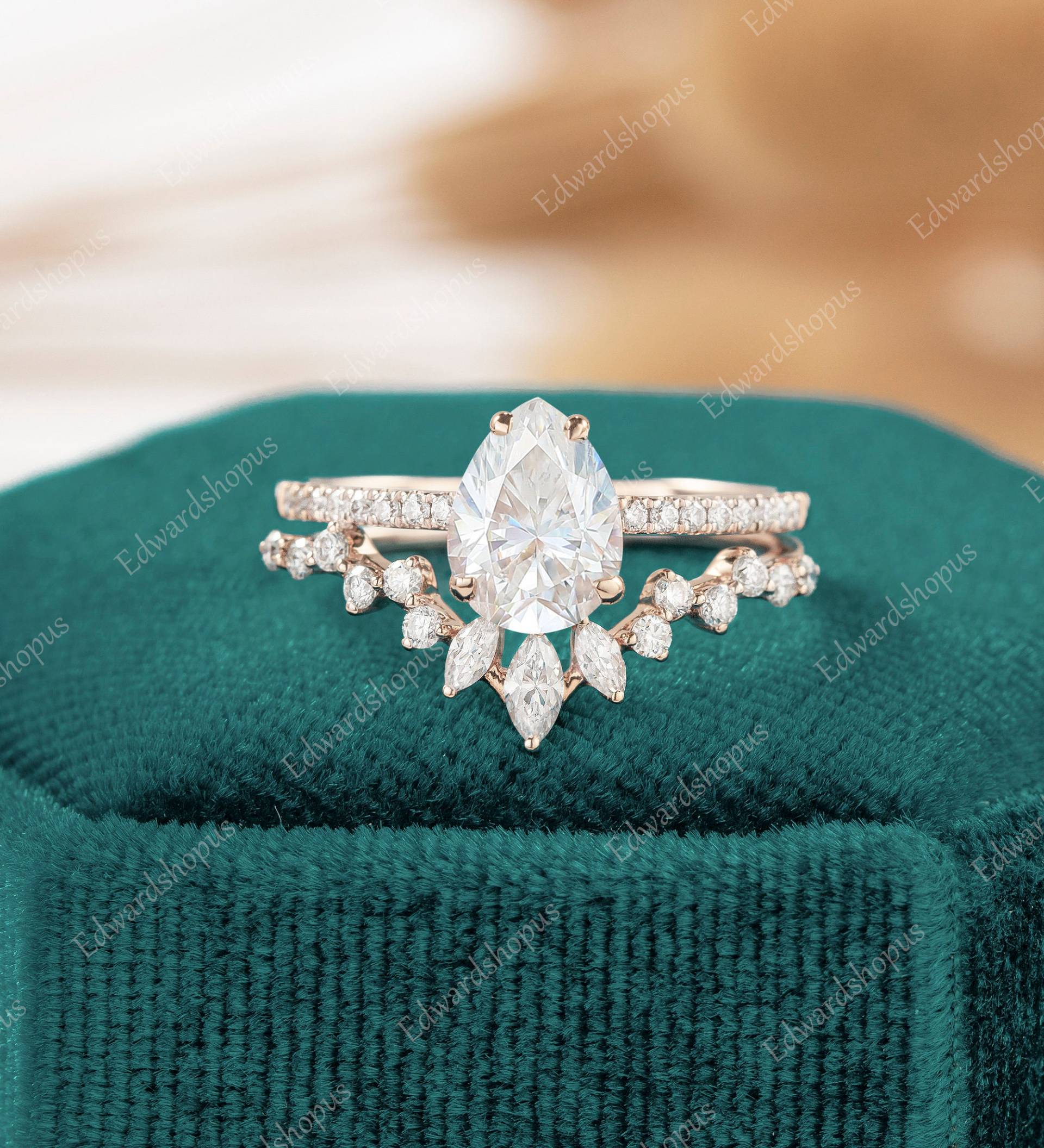 Vintage Moissanit Verlobungsring Set Birnenförmige Rosegold Frauen Art Deco Pear Cut Diamant Ehering Jahrestag Einzigartiges Geschenk Für Sie von Edwardshopus