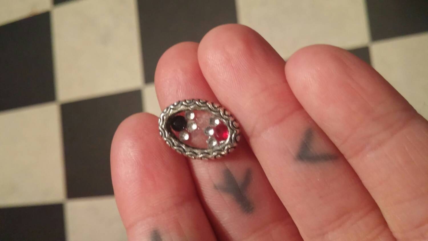 Schwarz Und Rot Edelstein Bindi von EesaBellaBellyDance