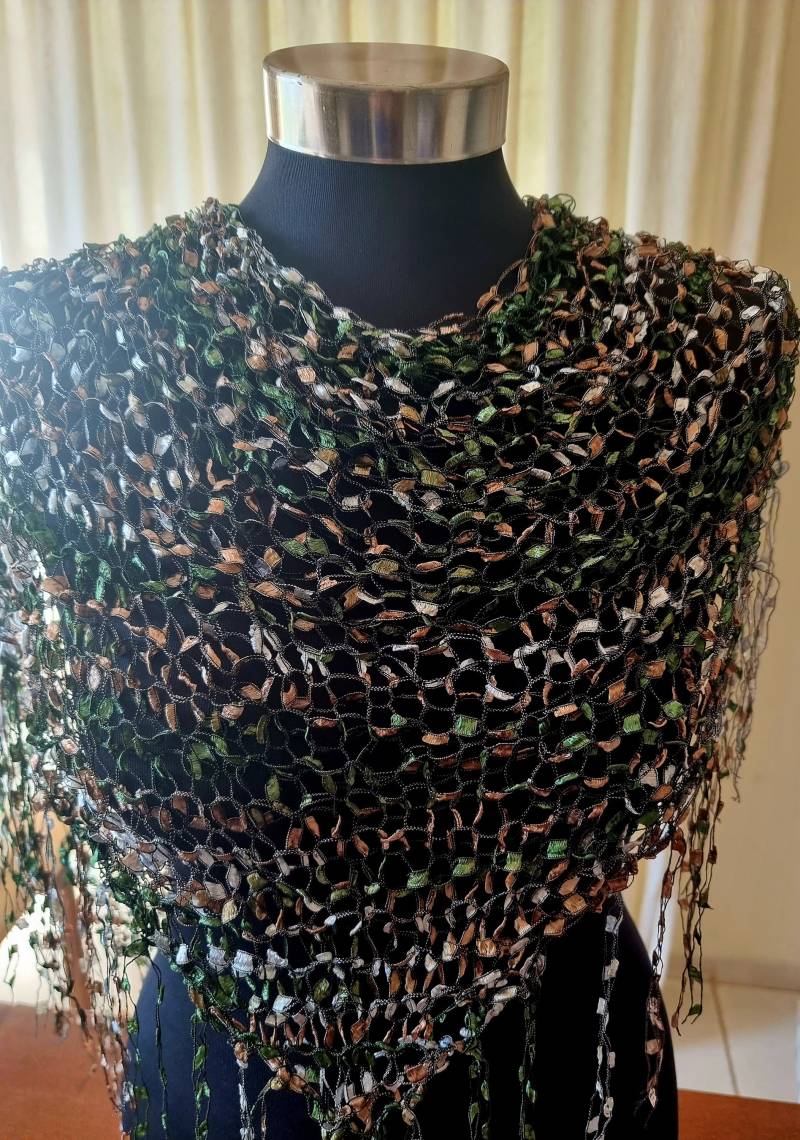 Grüner Fransen Schal Hand Gestrickter Strick-Stoff von EfratKnit