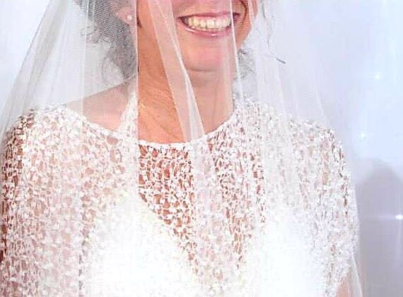 Handgestrickter Weißer Hochzeits-Schal Braut Ladder Yarn Wrap von EfratKnit