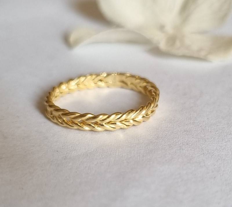 Ehering Frauen, Zopfring Gedrehter Ehering, Geflochtener Goldfarbener Ring, Gelbgold von EfratMakovJewelry