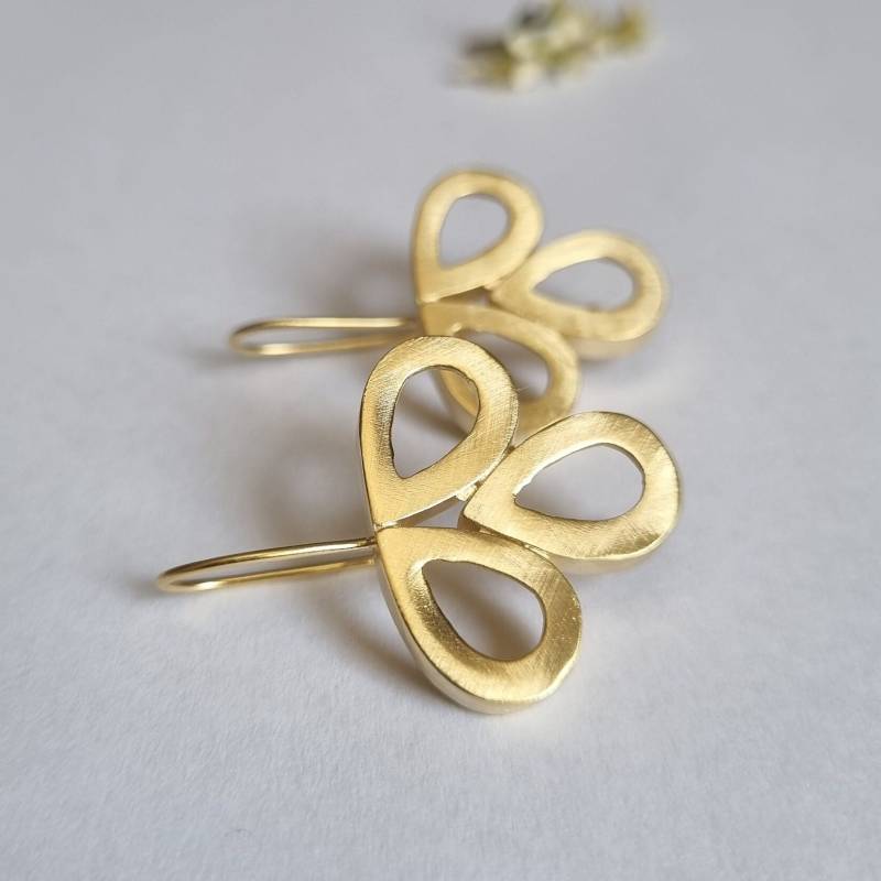 Goldene Tropfen Ohrringe, 3 Teardrop Goldhochzeitsohrringe, Goldohrringe, Boho Tropfenohrringe, Designer Ohrringe von EfratMakovJewelry