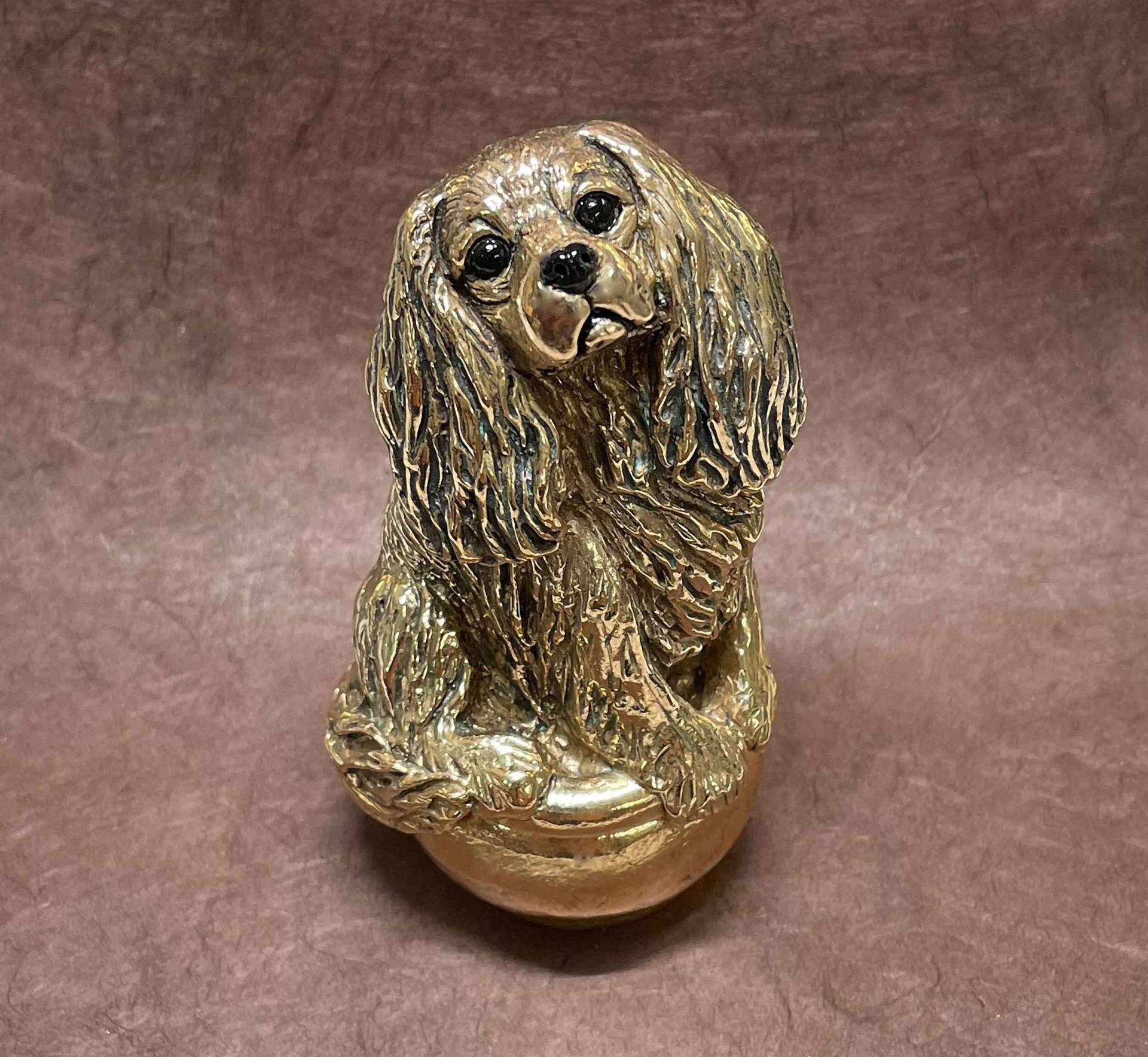 Cavalier King Charles Spaniel Figur Gelb Bronze Handgemacht Sammler Box, Memorial Urn Box Cav2-Bx von Efsterling