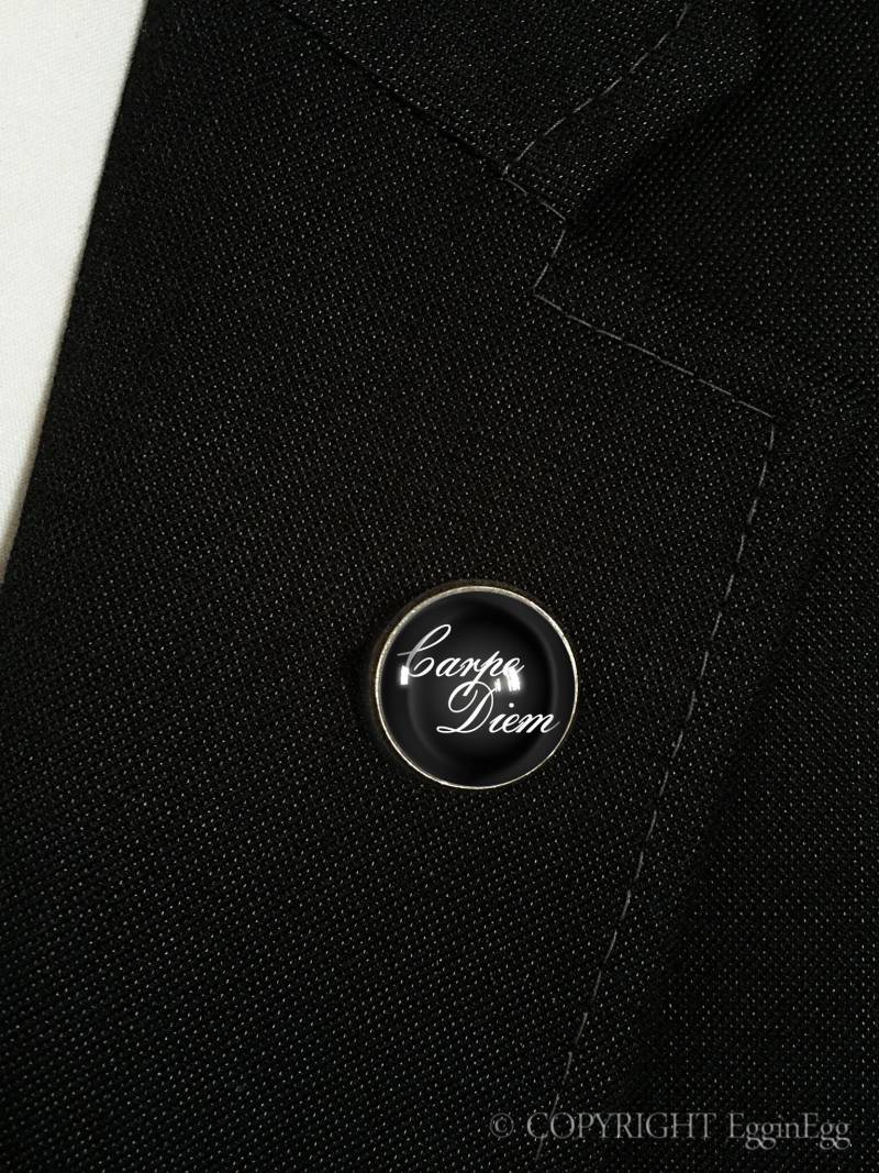 Anstecker Carpe Diem, 0506Lp von EgginEggMen