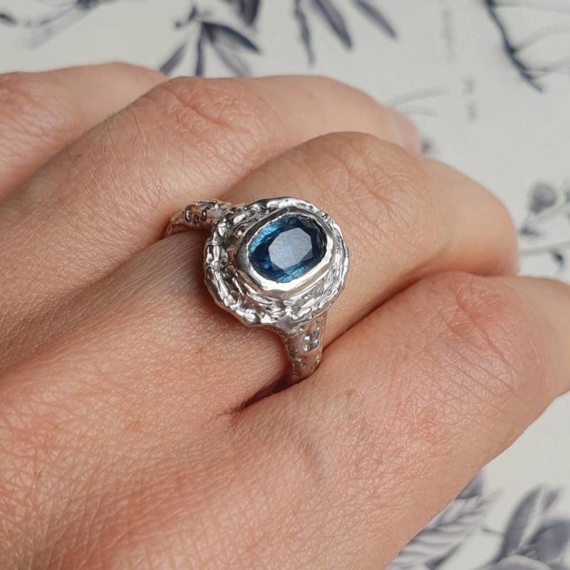 Blauer Kyanit Ring, Petrol Geschmolzener Ring Silber, Einzigartige Verlobungsring, Art Deco von EgoElements