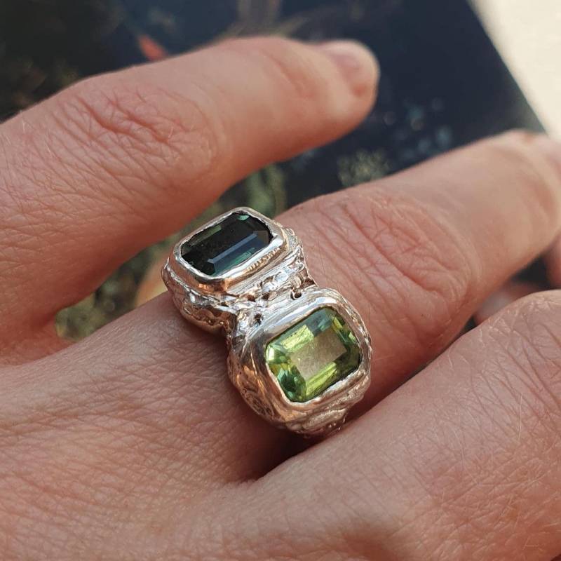 Doppelter Turmalin Ring, Multicolor Edelstein Grüner Massiv Silber Statement Ring von EgoElements
