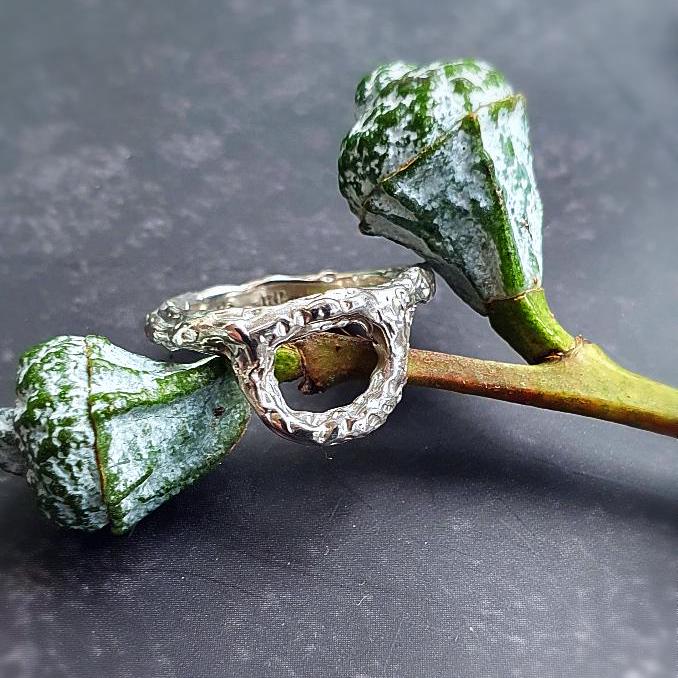 Flare Ring Aurora, Arc Stacking Ring, Geschmolzener Massiv Silber Größe 6 1/4Us Flare Ring Aurora, Arc Stacking Ring, Geschmolzener Massiv Silber Größe 6 1/4Us von EgoElements