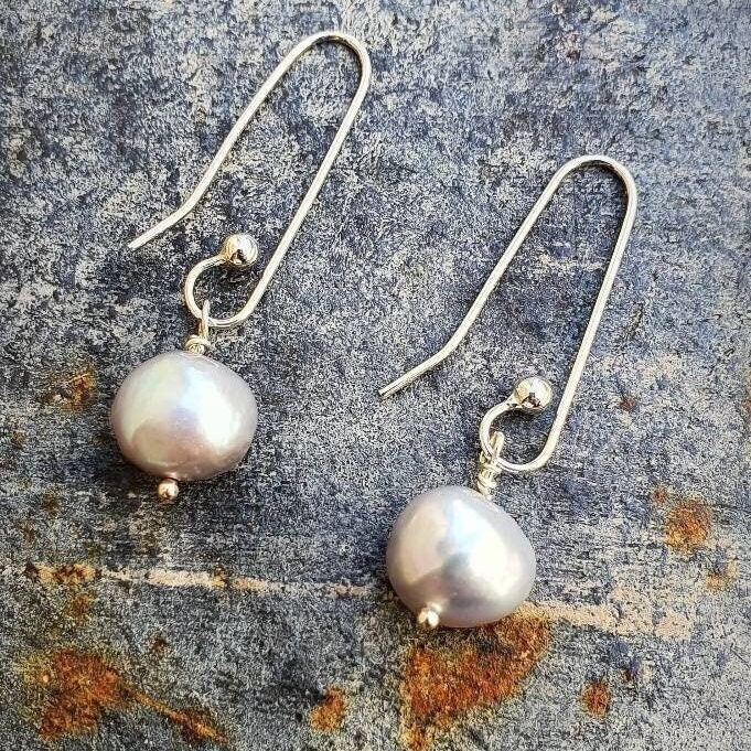 Graue Perle Baumeln Ohrringe, Süßwasser Sterling Silber Ohrhänger, Sommer Perlenschmuck Graue Perle Baumeln Ohrringe, Süßwasser Sterling Silber Ohrhänger, Sommer Perlenschmuck von EgoElements