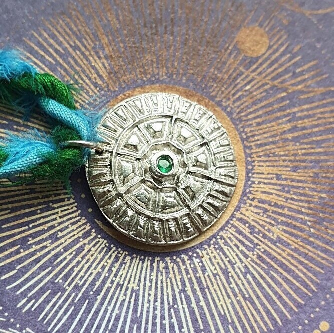 Halskette Göttlicher Segen, Göttin Anhänger, Antike Medaillon Halskette, Gesegnete Amulett Dankbarkeit Geschenk Für Sie Halskette Göttlicher Segen, Göttin Anhänger, Antike Medaillon Halskette, Gesegnete Amulett Dankbarkeit Geschenk Für Sie von EgoElements