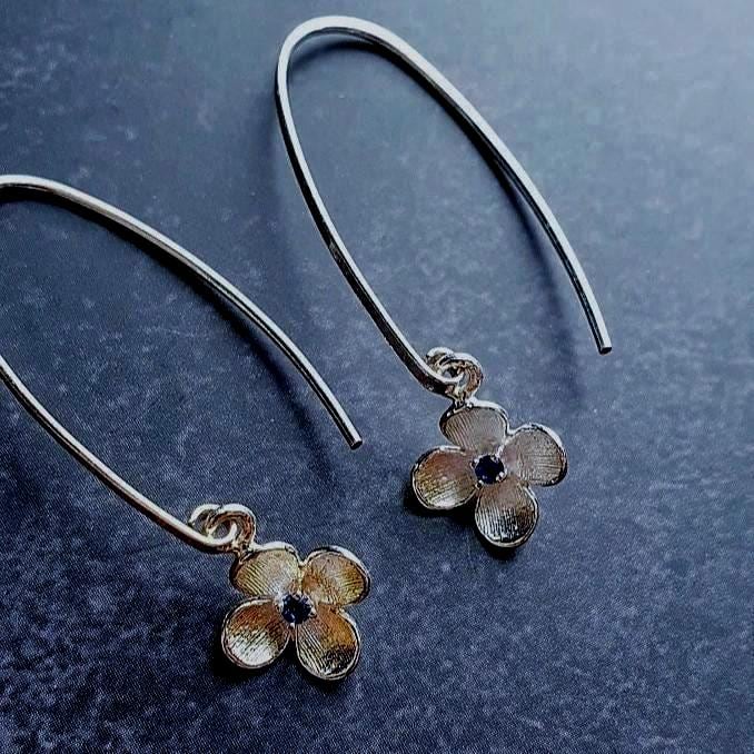 Kleine Blume Ohrringe, Baumelnde Silber Blumen Schmuck Geschenkidee Für Sie Kleine Blume Ohrringe, Baumelnde Silber Blumen Schmuck Geschenkidee Für Sie von EgoElements