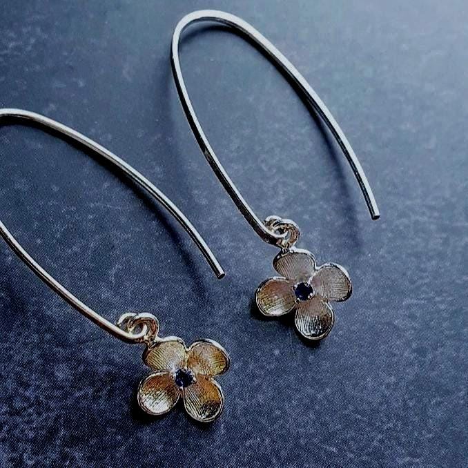 Kleine Blume Ohrringe, Baumelnde Silber Blumen Schmuck Geschenkidee Für Sie Kleine Blume Ohrringe, Baumelnde Silber Blumen Schmuck Geschenkidee Für Sie von EgoElements