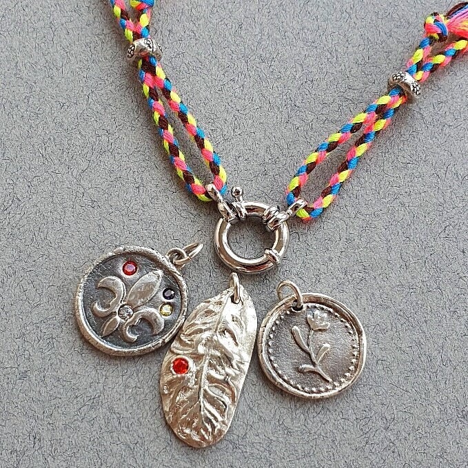 Neon Kordel Halskette, Helle Sommer Layering Add-On Charm Halskette Neon Kordel Halskette, Helle Sommer Layering Add-On Charm Halskette von EgoElements