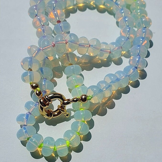 Opalite Handgeknüpfte Halskette, Regenbogen Candy Opal Sommer Layering Halskette Opalite Handgeknüpfte Halskette, Regenbogen Candy Opal Sommer Layering Halskette von EgoElements