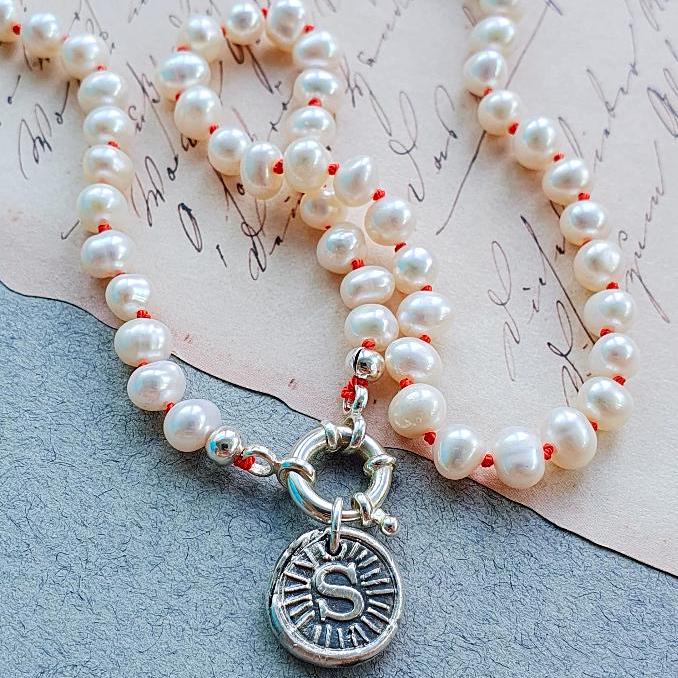 Personalisierte Perlenkette, Anfangsbuchstaben Anhänger, Wachs Siegel Halskette, Personalisiertes Geschenk Für Sie Personalisierte Perlenkette, Anfangsbuchstaben Anhänger, Wachs Siegel Halskette, Personalisiertes Geschenk Für Sie von EgoElements