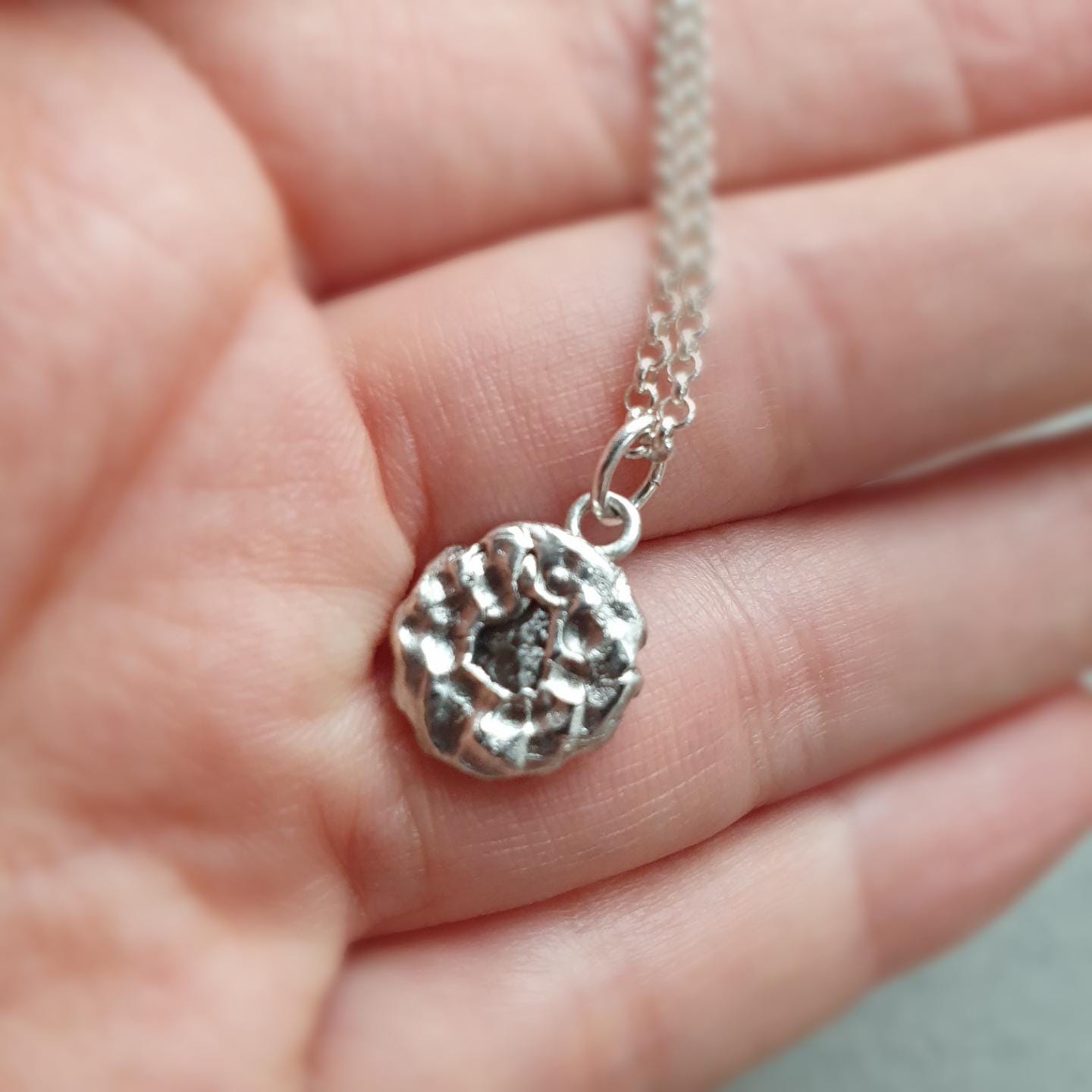 Rohe Saphir Halskette, Roher Anhänger, Organic Charm Birthstone Geschenk Für Sie Rohe Saphir Halskette, Roher Anhänger, Organic Charm Birthstone Geschenk Für Sie von EgoElements