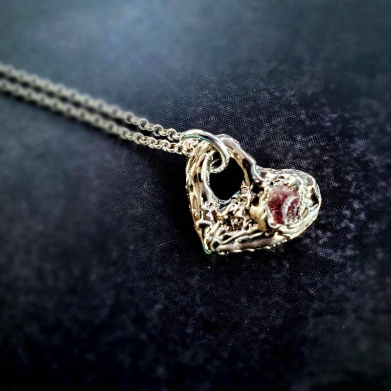 Saphir Herz Halskette, Geschmolzenes Rosa Roh Anhänger Silber Halskette Saphir Herz Halskette, Geschmolzenes Rosa Roh Anhänger Silber Halskette von EgoElements