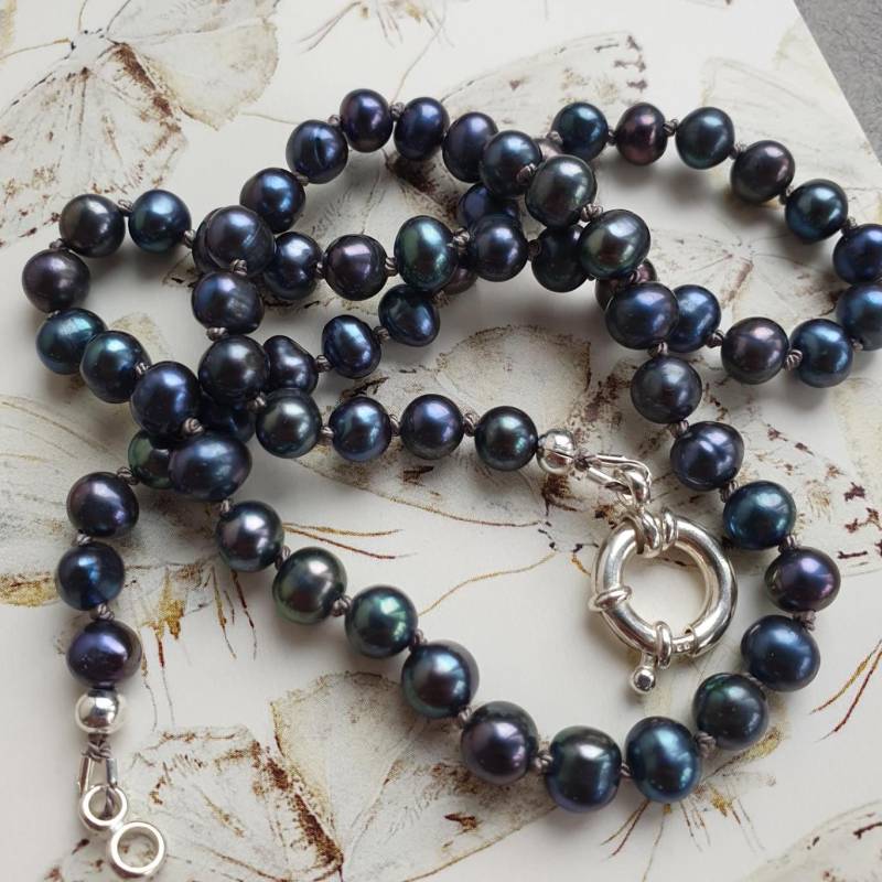 Schwarze Perlenkette, Handgeknüpfte Süßwasserperlenkette Schwarze Perlenkette, Handgeknüpfte Süßwasserperlenkette von EgoElements