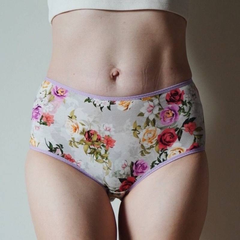 Unterhose Aus Weichem Bündchenstoff Mit Bunten Rosen. Geblümter Slip. Handgefertigte Unterwäsche. Baumwolle Unterhose Aus Weichem Bündchenstoff Mit Bunten Rosen. Geblümter Slip. Handgefertigte Unterwäsche. Baumwolle von EgrettaGarzetta