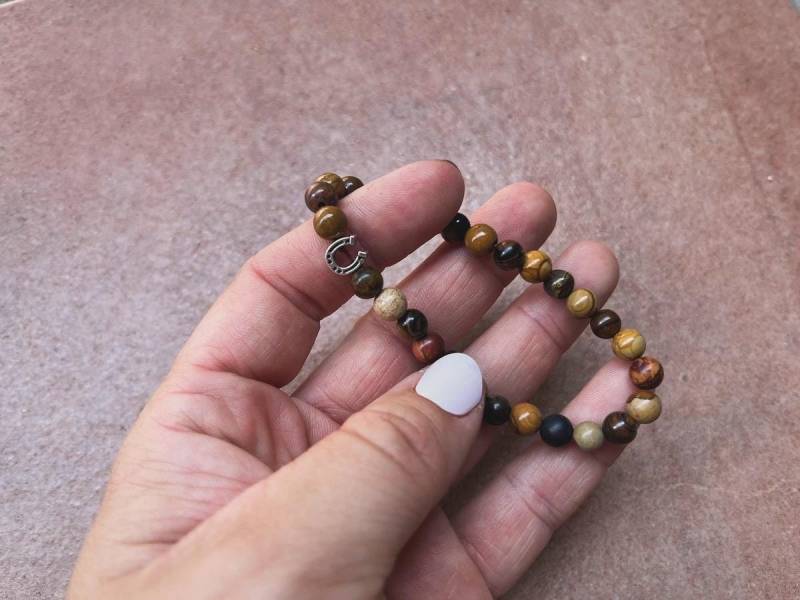 Armband Mit Edelsteinen - Personalisiert Nach Fellfarbe Deines Pferdes | Handgemachter Schmuck von EgroDesign