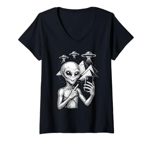Damen Lustiges Alien Selfie Ägypten Pyramiden UFO Invasion Reise T-Shirt mit V-Ausschnitt Damen Lustiges Alien Selfie Ägypten Pyramiden UFO Invasion Reise T-Shirt mit V-Ausschnitt von Egyptology Ancient Egyptian Mythology UFO Sci Fi