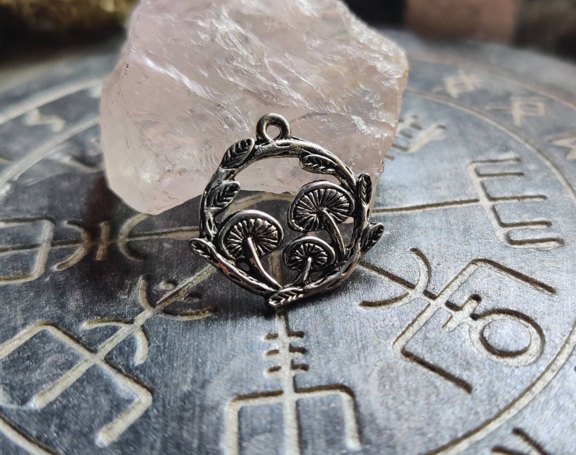 Anhänger Pilze || Kettenanhänger Wicca Wiccan Witch Hexe Witchy Pagan Pagangoth Gothic Göttin Blätter Mittelalter Larp Goth Strega Bastel Anhänger Pilze || Kettenanhänger Wicca Wiccan Witch Hexe Witchy Pagan Pagangoth Gothic Göttin Blätter Mittelalter Larp Goth Strega Bastel von EichenhainHexe