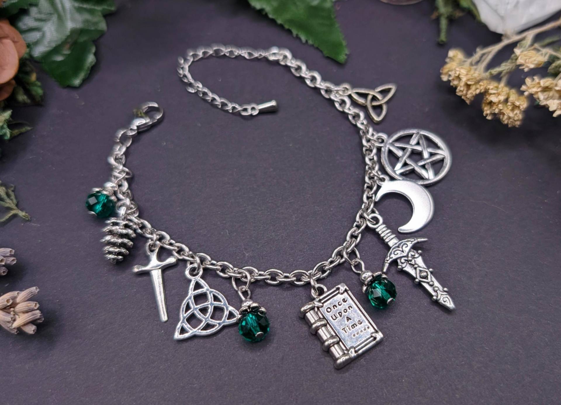 Armband Foresttale || Bettelarmband Mittelalter Pentagramm Pagan Witchy Witch Wicca Hexe Triskele Keltisch Zeichen Schamane Wiccan Messer Armband Foresttale || Bettelarmband Mittelalter Pentagramm Pagan Witchy Witch Wicca Hexe Triskele Keltisch Zeichen Schamane Wiccan Messer von EichenhainHexe