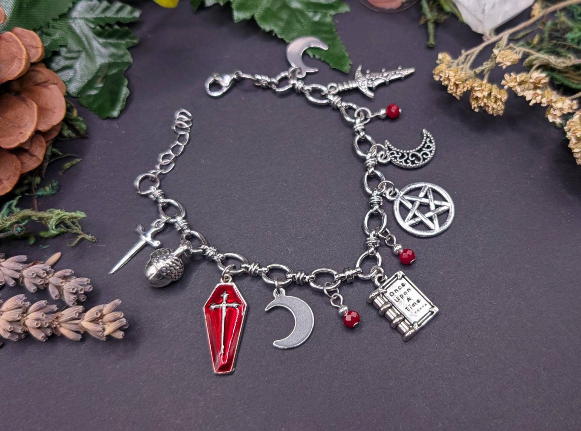 Armband Vampiretale || Bettelarmband Mittelalter Pentagramm Pagan Witchy Witch Wicca Hexe Triskele Keltisch Zeichen Schamane Wiccan Vampir Armband Vampiretale || Bettelarmband Mittelalter Pentagramm Pagan Witchy Witch Wicca Hexe Triskele Keltisch Zeichen Schamane Wiccan Vampir von EichenhainHexe