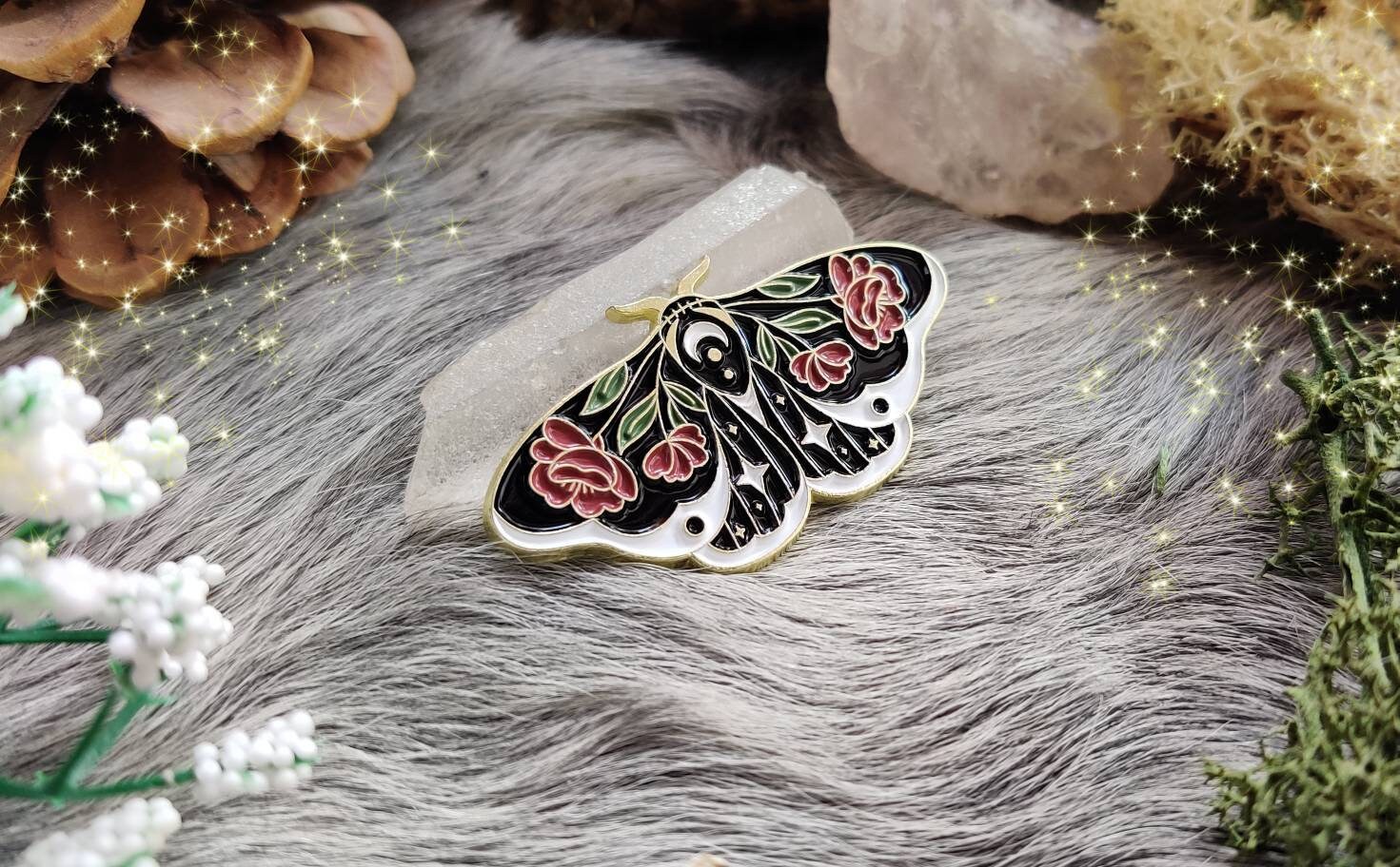 Brosche Moonmoth || Wicca Wiccan Witchy Hexe Hexerei Witch Pagan Pagangoth Fantasy Goblin Motte Pin Schamane Mond Moon von EichenhainHexe