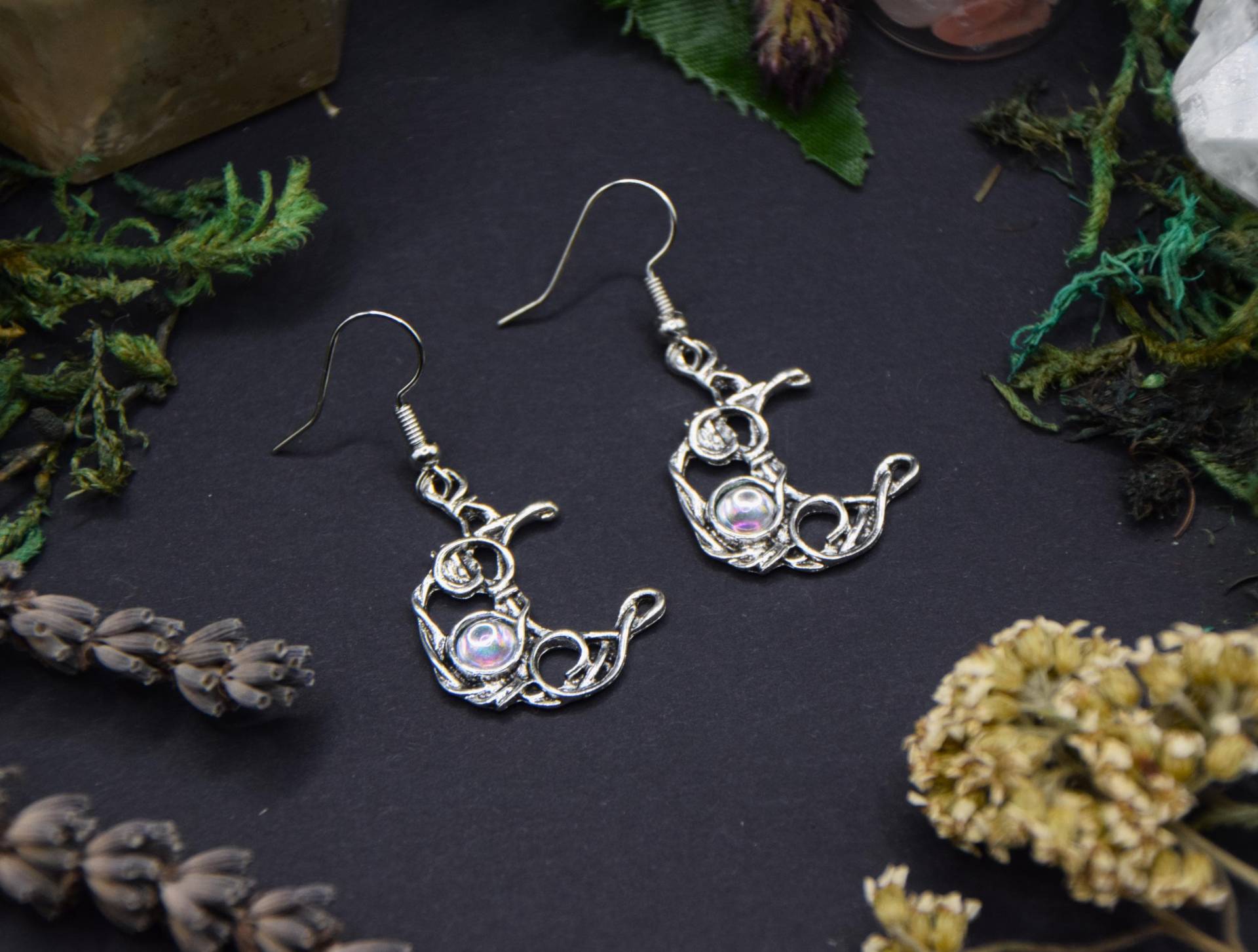 Ohrringe Mond Holografisch Halbmond Geschenk Freundin Gothic Geburtstag Witchy Witch Hexe Mittelalter Larp Mystisch Pagangoth Goth Ohrringe Mond Holografisch Halbmond Geschenk Freundin Gothic Geburtstag Witchy Witch Hexe Mittelalter Larp Mystisch Pagangoth Goth von EichenhainHexe