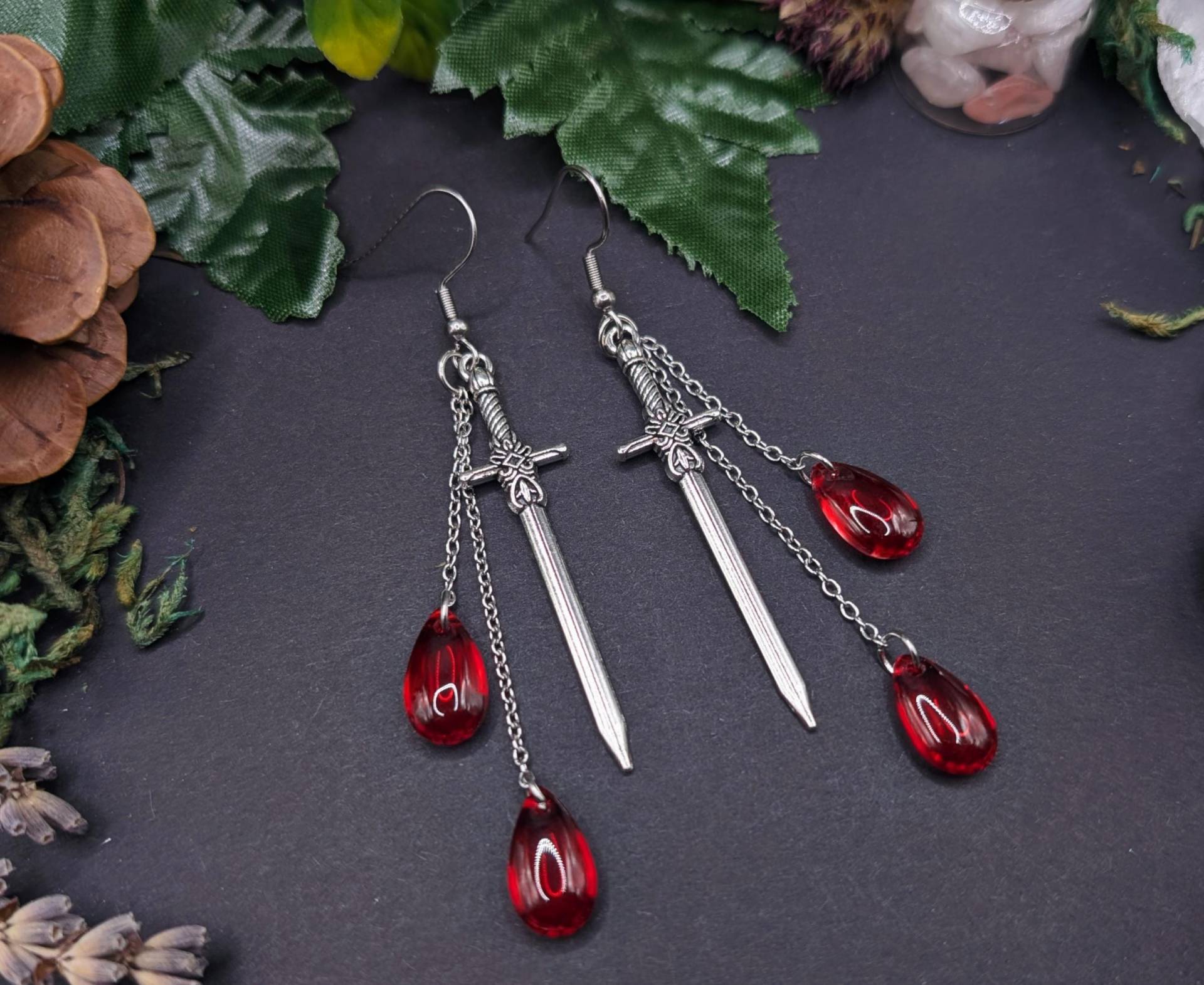 Ohrringe Schwert Bluttropfen Gothic Geschenk Freundin Geburtstag Hexe Witchy Wicca Witch Pagan Mittelalter Spirituell Strega Pagangoth von EichenhainHexe