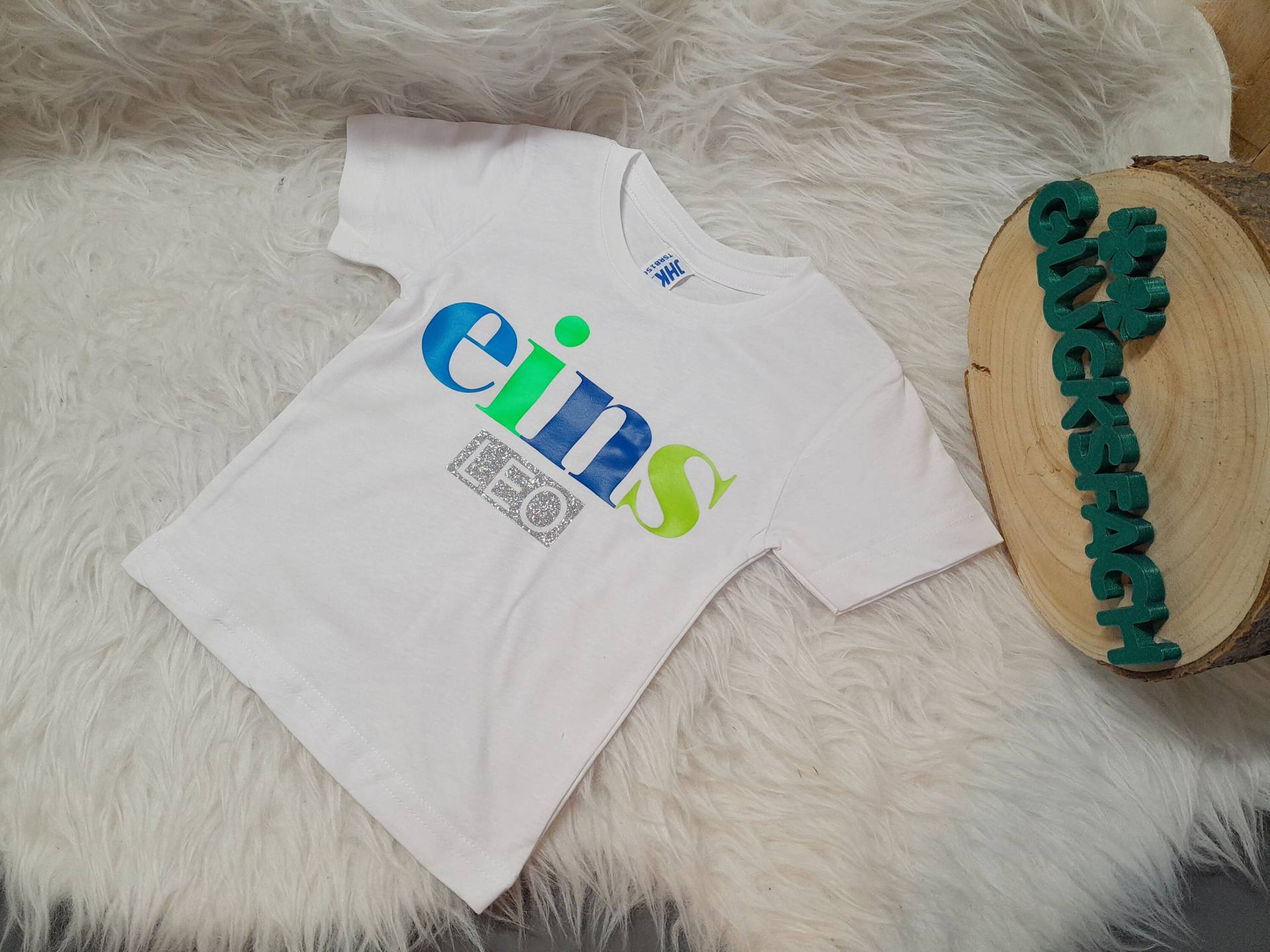 Geburtstagsshirt Zahl Und Name| Bunt | T-Shirt Mit Geburtstagszahl Namen Geburtstag Jungs Eins Vier von EichertDesigns