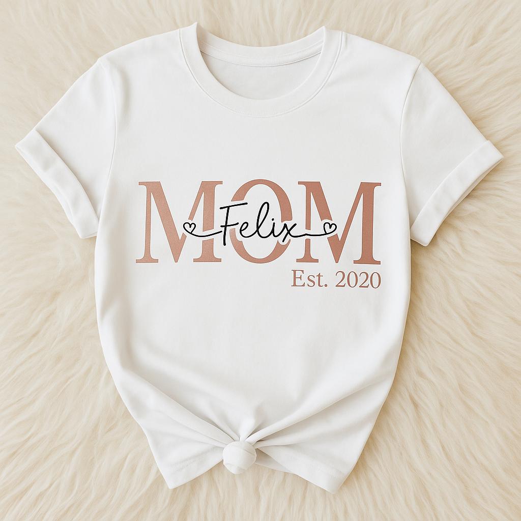Personalisiertes Mom Shirt - Geschenk Für Mama Mit Name Muttertagsgeschenk Handgemachtes T-Shirt von EichertDesigns