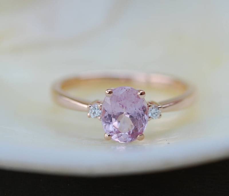 Lavendel Saphir Verlobungsring 14K Rosegold, 3-stein Diamant Ring Lavendel Saphir Verlobungsring 14K Rosegold, 3-stein Diamant Ring von EidelMini