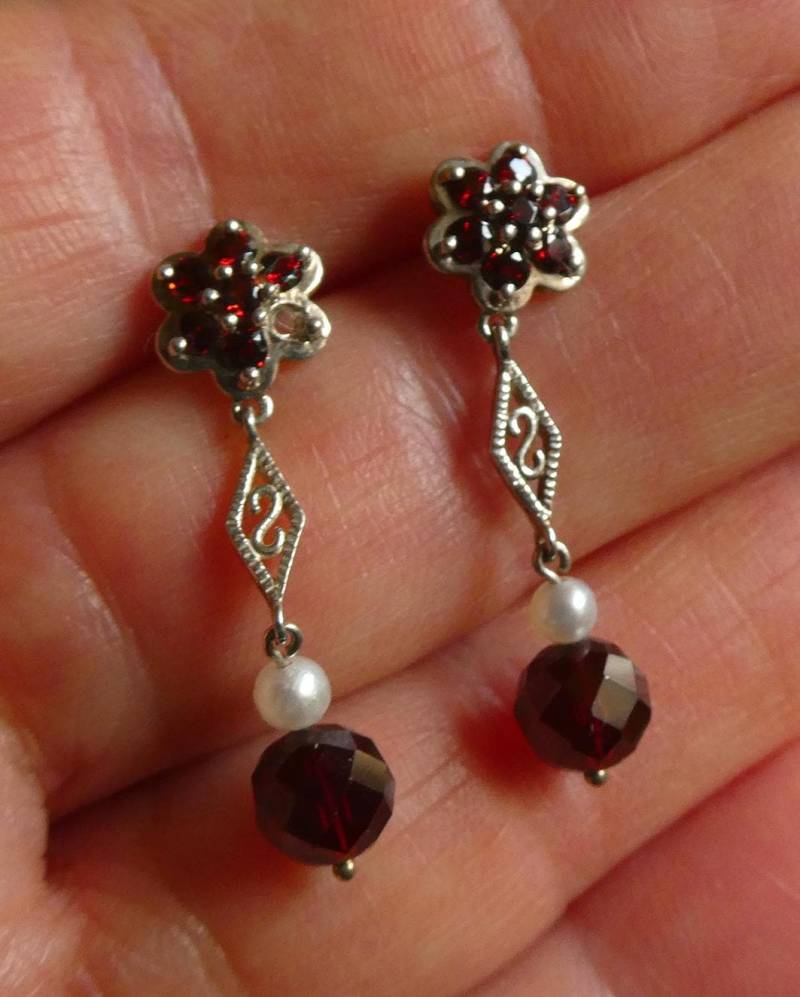 Hübsche Ohrhänger Aus 925Er Sterlingsilber, Schön Geschliffene Granate, Perlen, Art Déco, Top Zustand von EifelSammelnJagen
